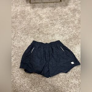 Vuori Small Black Shorts. 🖤⚡️